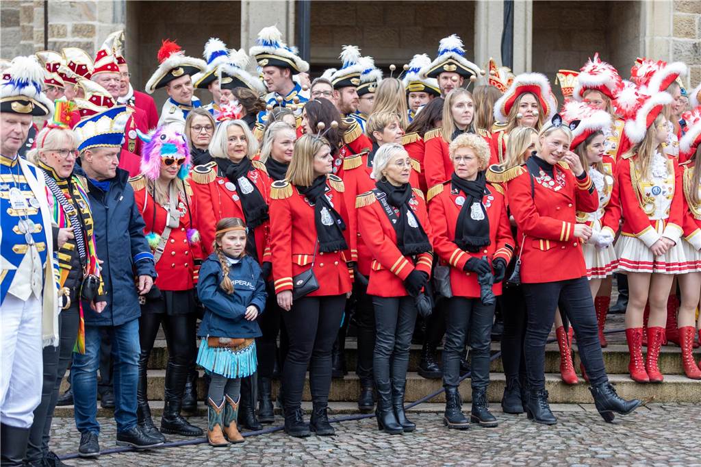 Am Sonntag wurde auf dem Marktplatz feierlich der Stadtschlüssel übergeben. Anschließend feierten kleine und große Karnevalisten zusammen den Kinderkarnevalsumzug.