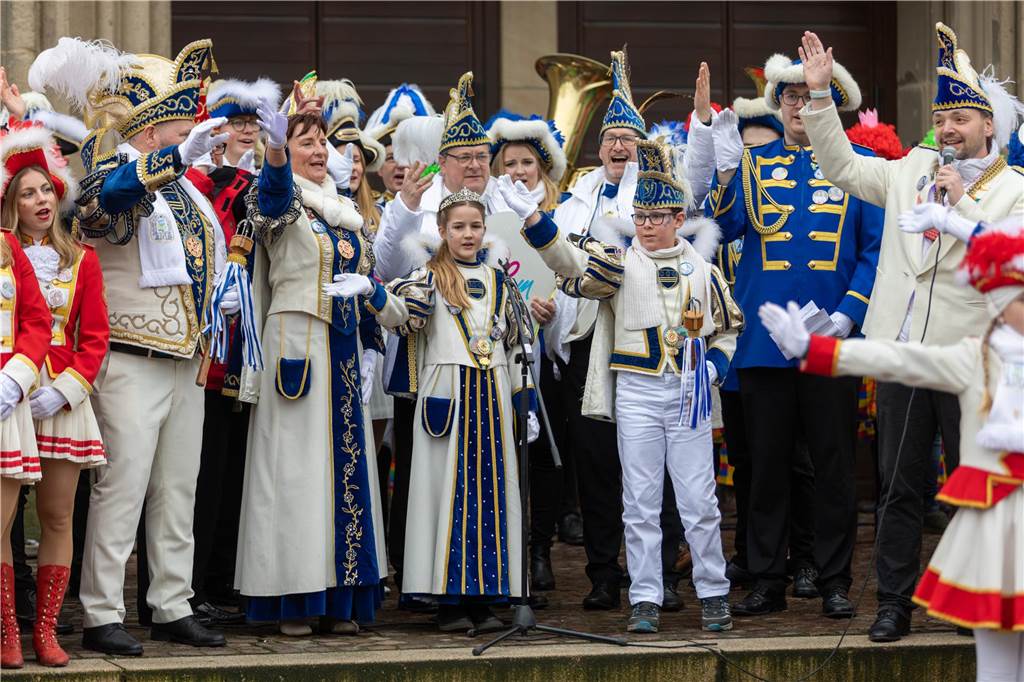 Am Sonntag wurde auf dem Marktplatz feierlich der Stadtschlüssel übergeben. Anschließend feierten kleine und große Karnevalisten zusammen den Kinderkarnevalsumzug.