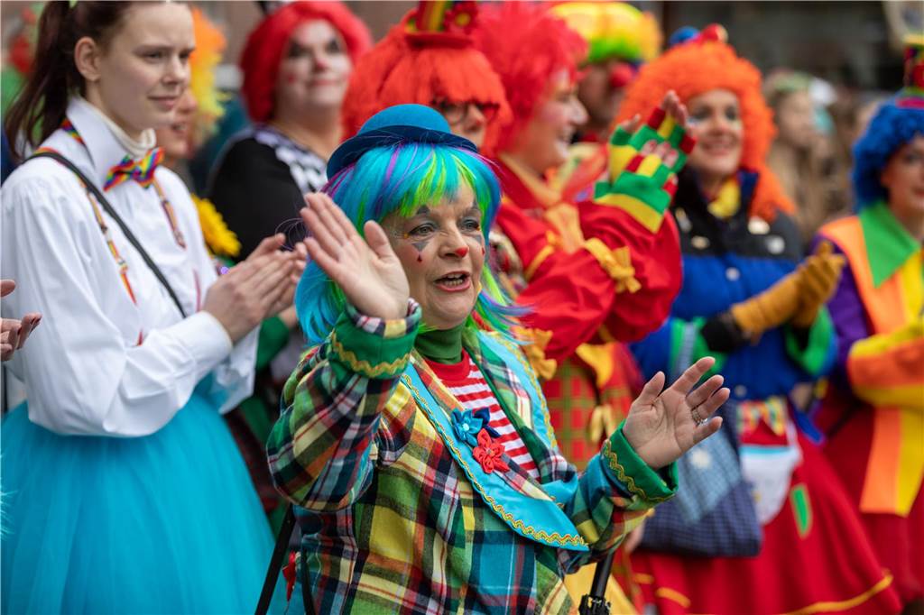 Am Sonntag wurde auf dem Marktplatz feierlich der Stadtschlüssel übergeben. Anschließend feierten kleine und große Karnevalisten zusammen den Kinderkarnevalsumzug.