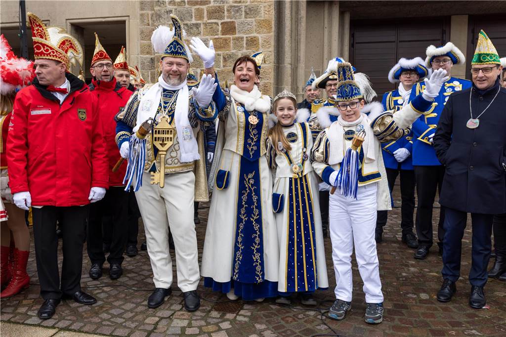 Am Sonntag wurde auf dem Marktplatz feierlich der Stadtschlüssel übergeben. Anschließend feierten kleine und große Karnevalisten zusammen den Kinderkarnevalsumzug.