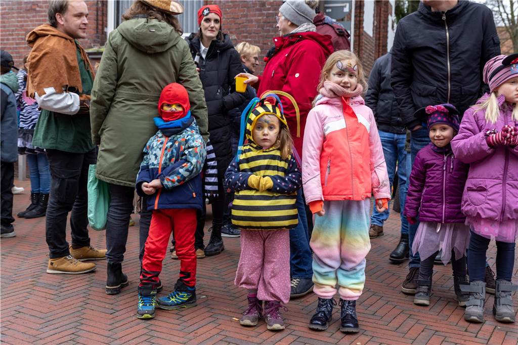Am Sonntag wurde auf dem Marktplatz feierlich der Stadtschlüssel übergeben. Anschließend feierten kleine und große Karnevalisten zusammen den Kinderkarnevalsumzug.