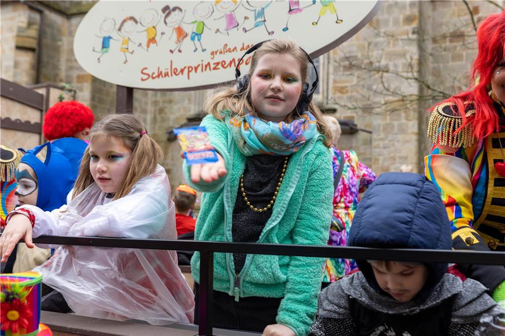 Am Sonntag wurde auf dem Marktplatz feierlich der Stadtschlüssel übergeben. Anschließend feierten kleine und große Karnevalisten zusammen den Kinderkarnevalsumzug.