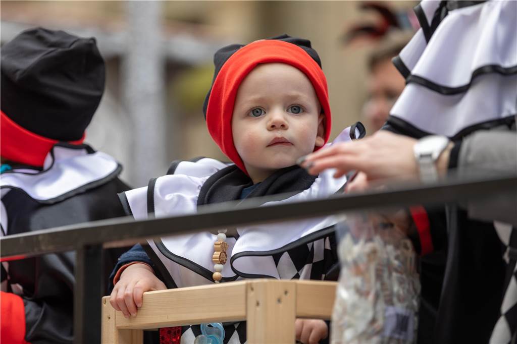 Am Sonntag wurde auf dem Marktplatz feierlich der Stadtschlüssel übergeben. Anschließend feierten kleine und große Karnevalisten zusammen den Kinderkarnevalsumzug.