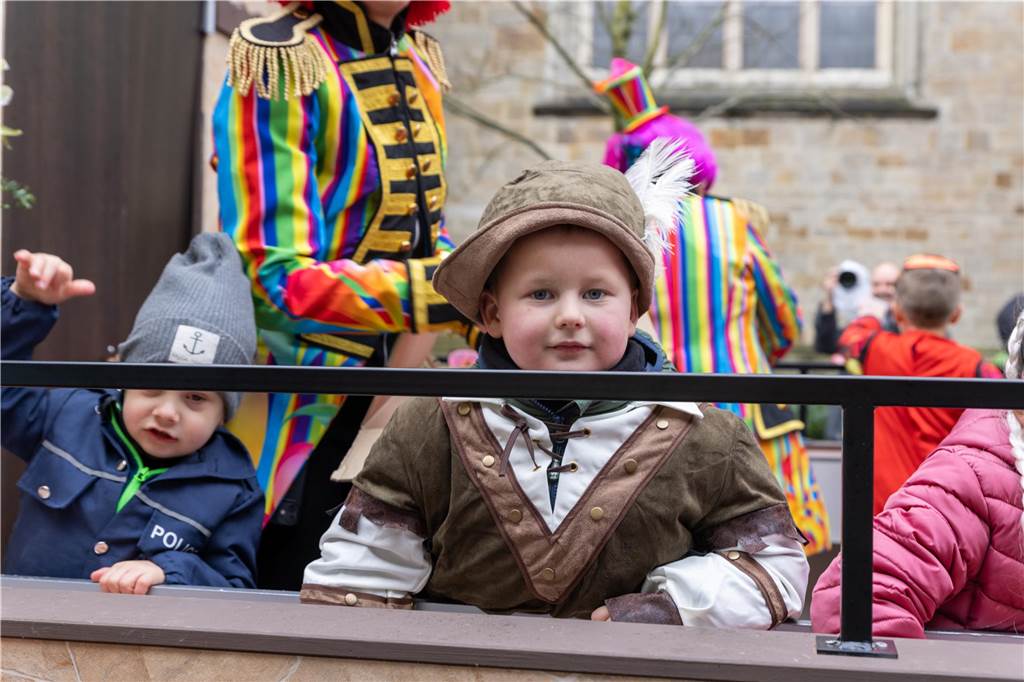 Am Sonntag wurde auf dem Marktplatz feierlich der Stadtschlüssel übergeben. Anschließend feierten kleine und große Karnevalisten zusammen den Kinderkarnevalsumzug.