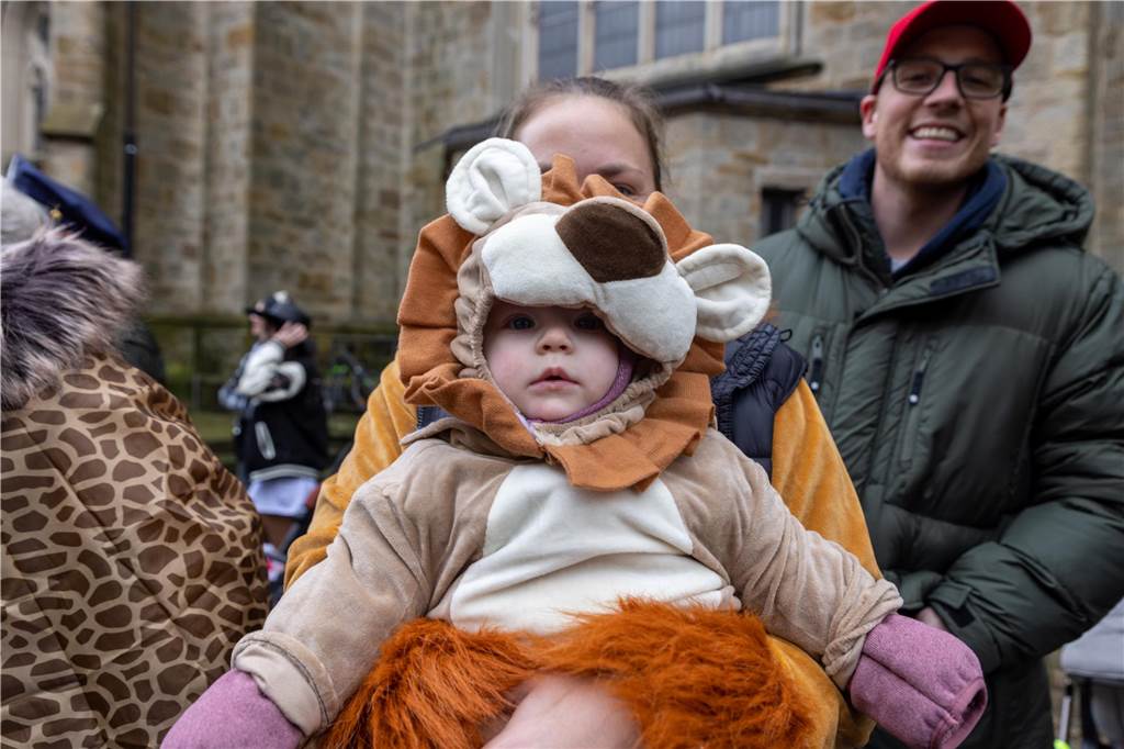 Am Sonntag wurde auf dem Marktplatz feierlich der Stadtschlüssel übergeben. Anschließend feierten kleine und große Karnevalisten zusammen den Kinderkarnevalsumzug.