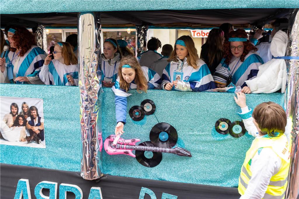 Am Sonntag wurde auf dem Marktplatz feierlich der Stadtschlüssel übergeben. Anschließend feierten kleine und große Karnevalisten zusammen den Kinderkarnevalsumzug.