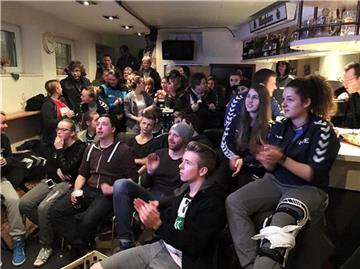 Am Sonntagabend trafen sich die Handballer des TuS Ickern in ihrem Clubheim zum Public Viewing für das Endspiel des DHB-Teams gegen Spanien.
