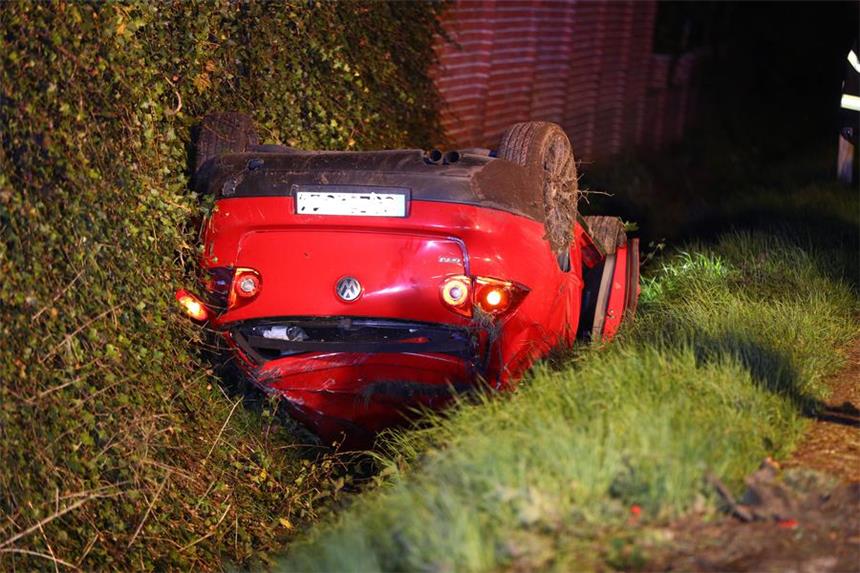 Castrop-Rauxeler bei Unfall in Selm leicht verletzt Am späten Freitagabend kam es zu einem Unfall auf der Olfener Straße in Höhe des Abzweigs zum Terrnscher See.