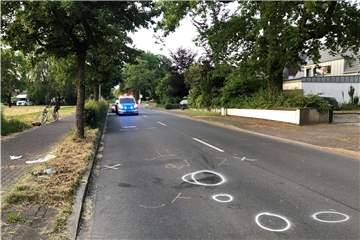Am späten Mittwochabend wurde eine junge Frau bei einem Unfall am Hellweg in Sythen verletzt.