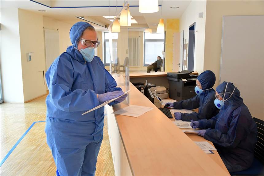 Neues Behandlungszentrum für Corona-Verdachtsfälle in Lünen eröffnet Am St.-Marien-Hospital, in den ehemaligen Räumen des Aktivum, hat die Kassenärztliche Vereinigung Westfalen-Lippe ein Behandlungszentrum für Corona-Verdachtsfälle eröffnet.