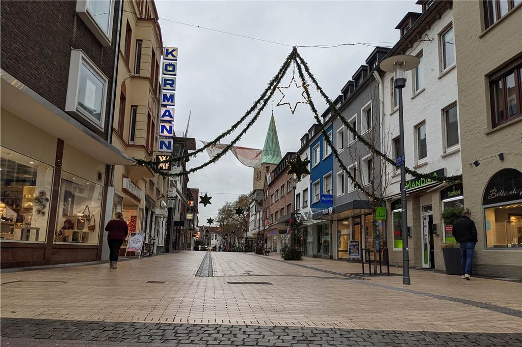 Poller-Pannen: Einkaufsstraßen der Fußgängerzone Dorsten weiter offen Am Stadteingang zur Recklinghäuser Straße sind noch gar keine Hochsicherheitspoller eingesetzt.