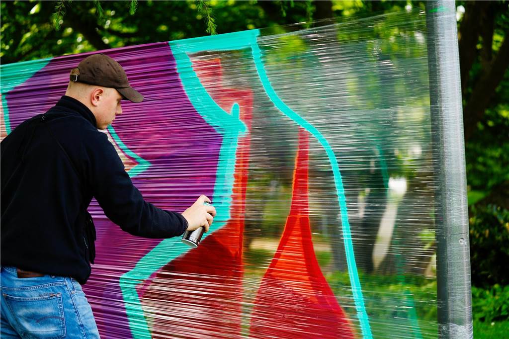 Am Stadtgarten bot das Jugendamt Graffiti-Workshops an und stellte eine Wand zum Ausprobieren zur Verfügung.