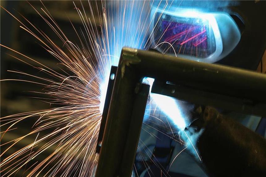 Handwerker bauen Umsatz aus Am stärksten wuchsen die industrienahen Sparten wie zum Beispiel der Metallbau oder die Feinwerkmechanik, die zusammen um 5,2 Prozent zulegten. Foto: Jan Woitas