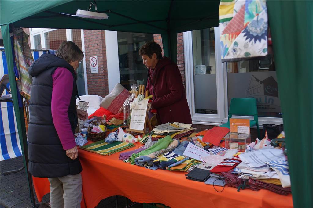 Am Stand der Ascheberger Tafel gab es „Selbstgenähtes"