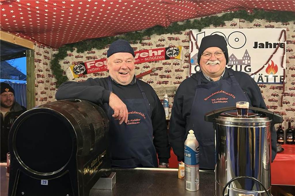 Adventsmarkt in Alstätte begeistert Besucher Am Stand des örtlichen Löschzuges herrschte von Anfang an gute Stimmung.