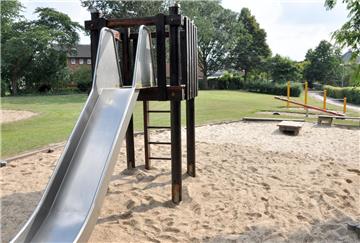 Am Stricker-Spielplatz an der Schienebergstege sollen laut Bürgermeister Mike Rexforth die ersten Ergebnisse des Stadtumbaus Ende Juli 2016 zu sehen sein.