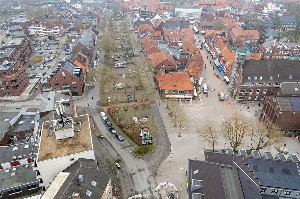 Stadt wird Bäume an der Wallstraße fällen: Erklärung leuchtet ein Das Luftbild zeigt die Wallstraße in Ahaus aus südlicher Richtung.