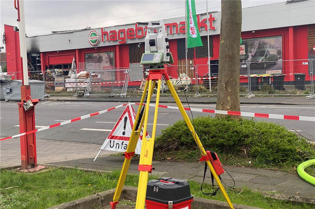 Nach dem Feuer im Hagebaumarkt: Jetzt steht die Brandursache fest Am Tag nach dem Brand begannen Feuerwehr und THW mit Messungen vor und im abgebrannten Hagebaumarkt am Westring in Castrop-Rauxel.