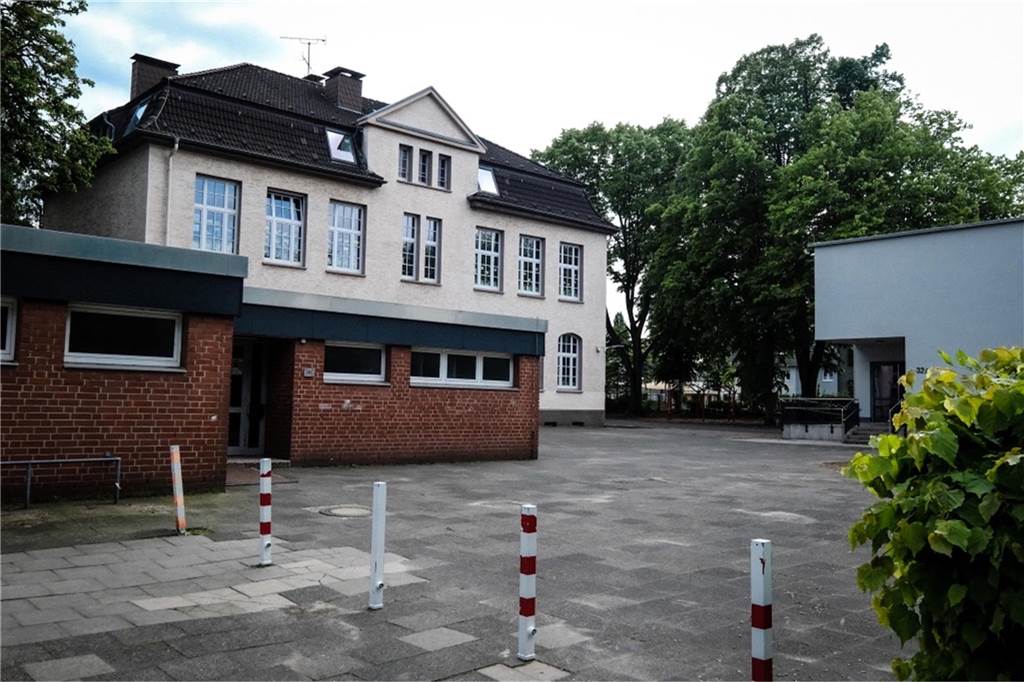 17-Jähriger unter Mordverdacht in U-Haft: Verdächtiger schweigt Schulhof der Marienschule in Recklinghausen