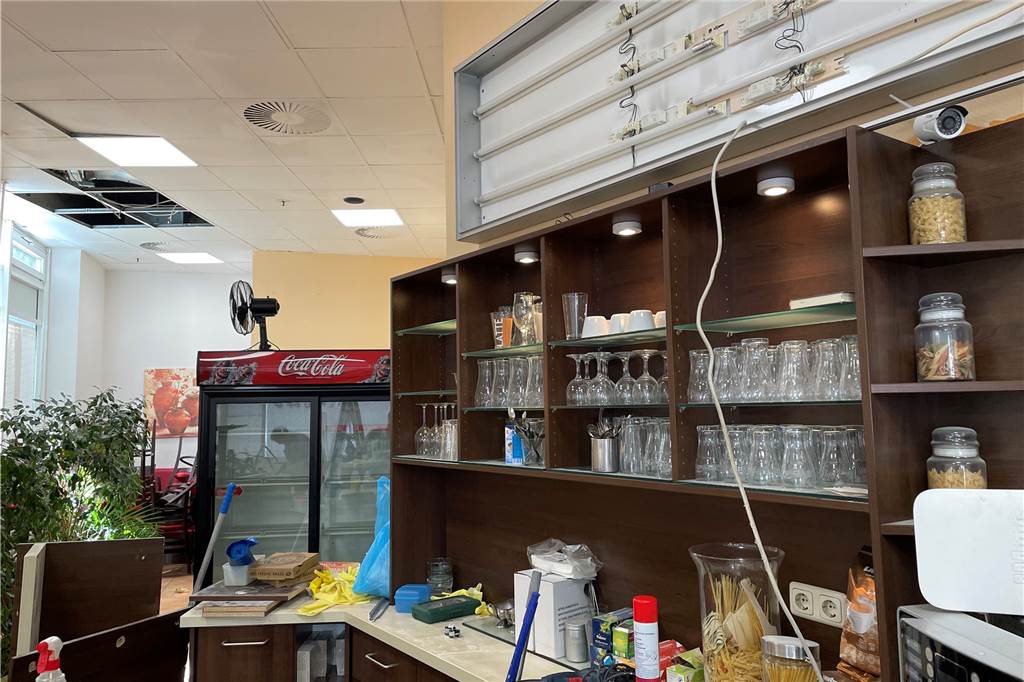 Beim ehemaligen Nudelland in Castrop-Rauxel gibt es jetzt Pizza Am Tag vor der Eröffnung ist noch viel zu tun in der neuen Pizzeria von Mehmet Celik.