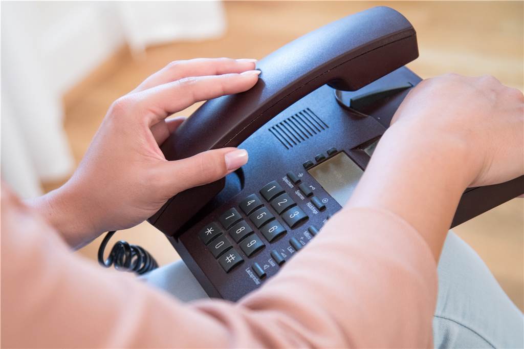 Verbraucherberatung Lünen warnt: Senioren werden am Telefon abgezockt Am Telefon versuchen leider immer mehr unseriöse Firmen, Verbraucher abzuzocken. Am besten - sofort auflegen.