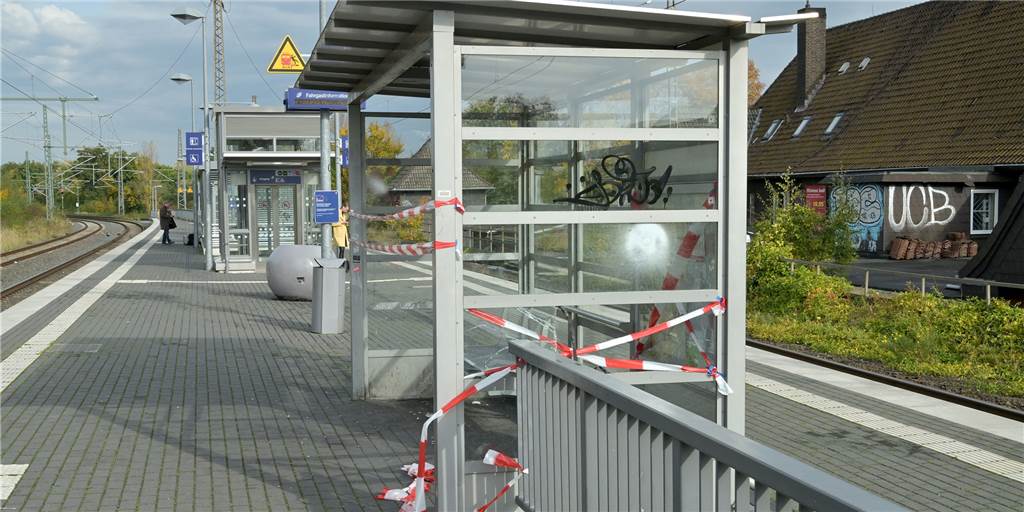 Immer wieder Vandalismus: Preußenbahnhof in Lünen bekommt Videoüberwachung Am Wochenende (15./16.Oktober) haben Unbekannte am Bahnhof Preußen in Lünen die Glasscheiben zerstört.