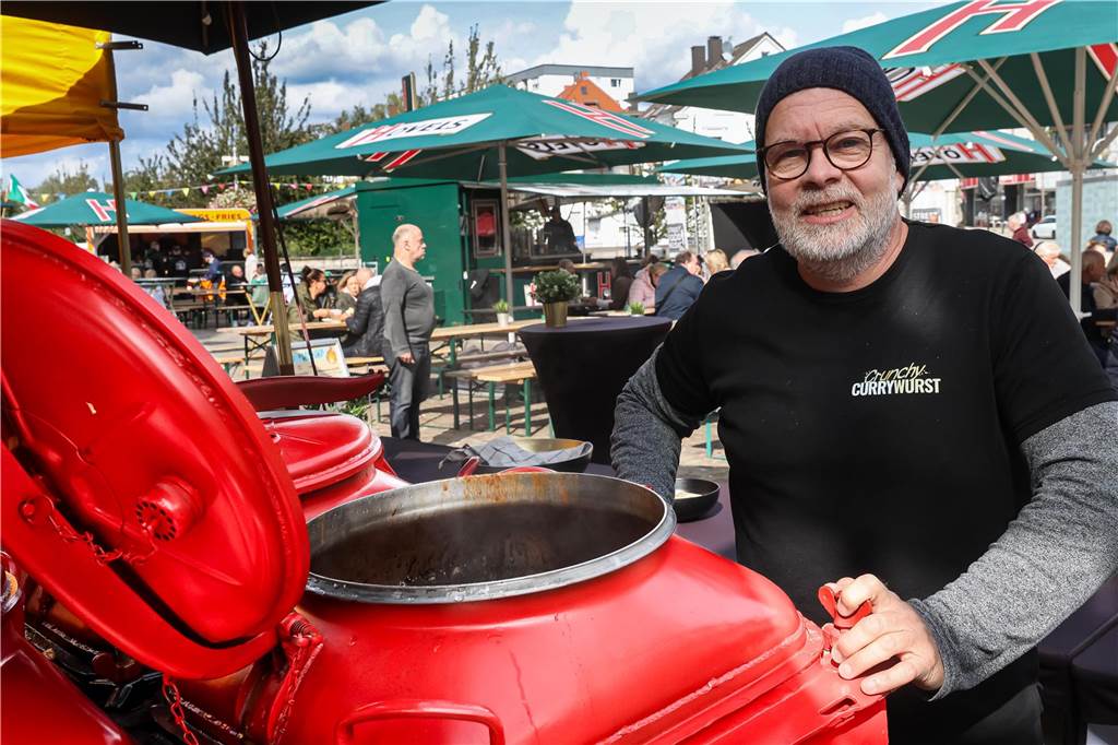 Premiere für Street-Food-Festival : Dortmunder Süden genießt auf dem Marktplatz