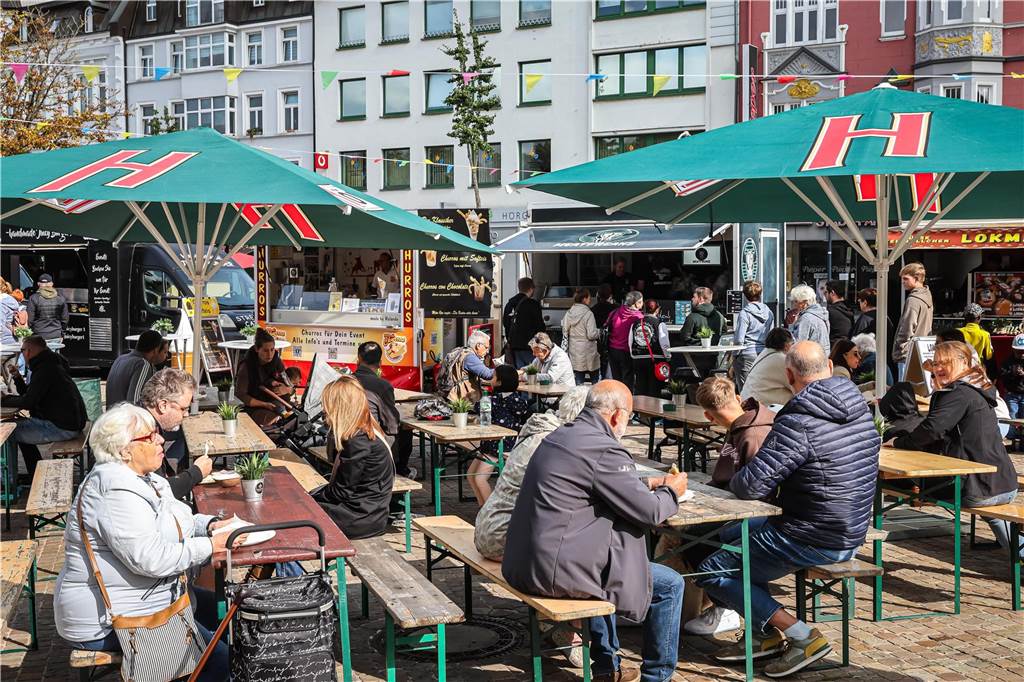 Premiere für Street-Food-Festival : Dortmunder Süden genießt auf dem Marktplatz