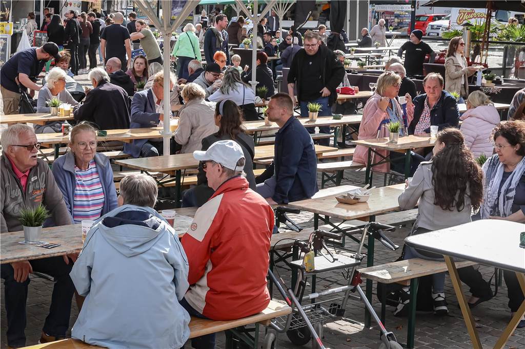 Premiere für Street-Food-Festival : Dortmunder Süden genießt auf dem Marktplatz
