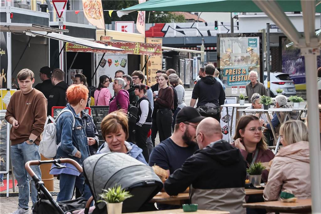 Premiere für Street-Food-Festival : Dortmunder Süden genießt auf dem Marktplatz