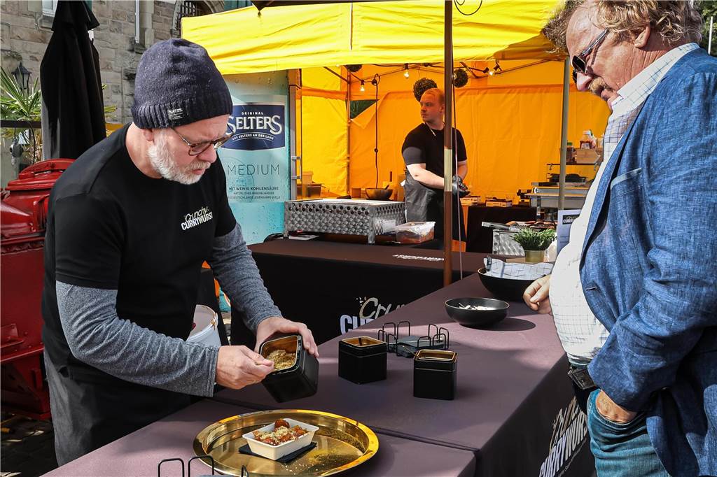 Premiere für Street-Food-Festival : Dortmunder Süden genießt auf dem Marktplatz