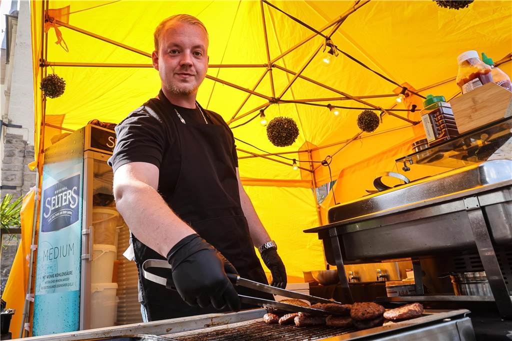 Premiere für Street-Food-Festival : Dortmunder Süden genießt auf dem Marktplatz