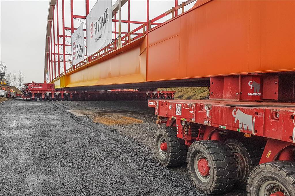 Neue Brücke über Kanal: Ortsumgehung B474n großen Schritt weiter Am Wochenende wurde die schwere Brücke an die richtige Stelle gehoben - in Zukunft wird sie zum Überqueren des Dortmund-Ems-Kanals dienen.