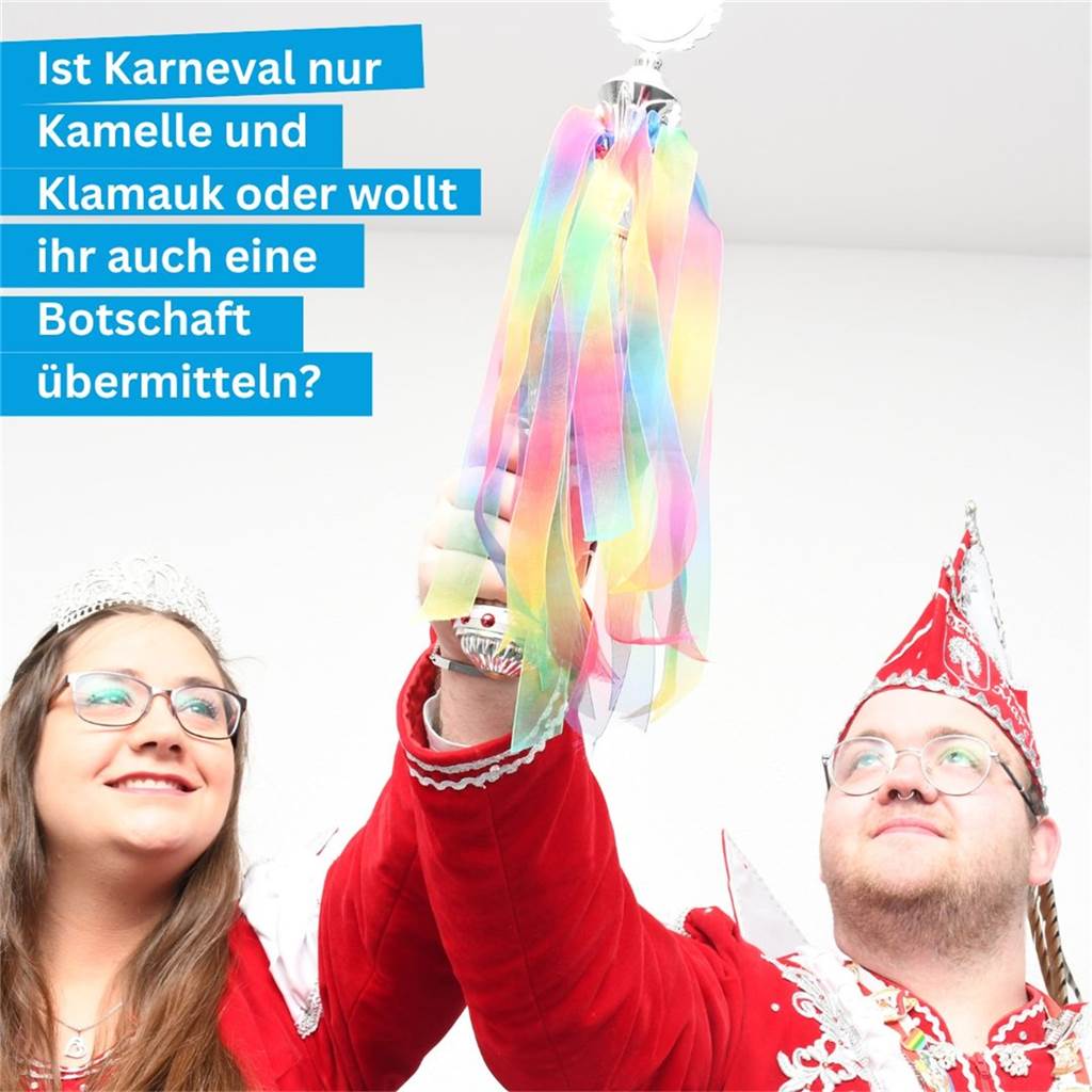 Am Zepter von Prinz Marc I. ist ein Band aus in Regenbogenfarben, auch auf den Orden des Paares findet finden sich die Farben der Pride-Bewegung wieder. Prinz Marc I. ist der erste schwule Karnevalsprinz in Selm - und stolz darauf.