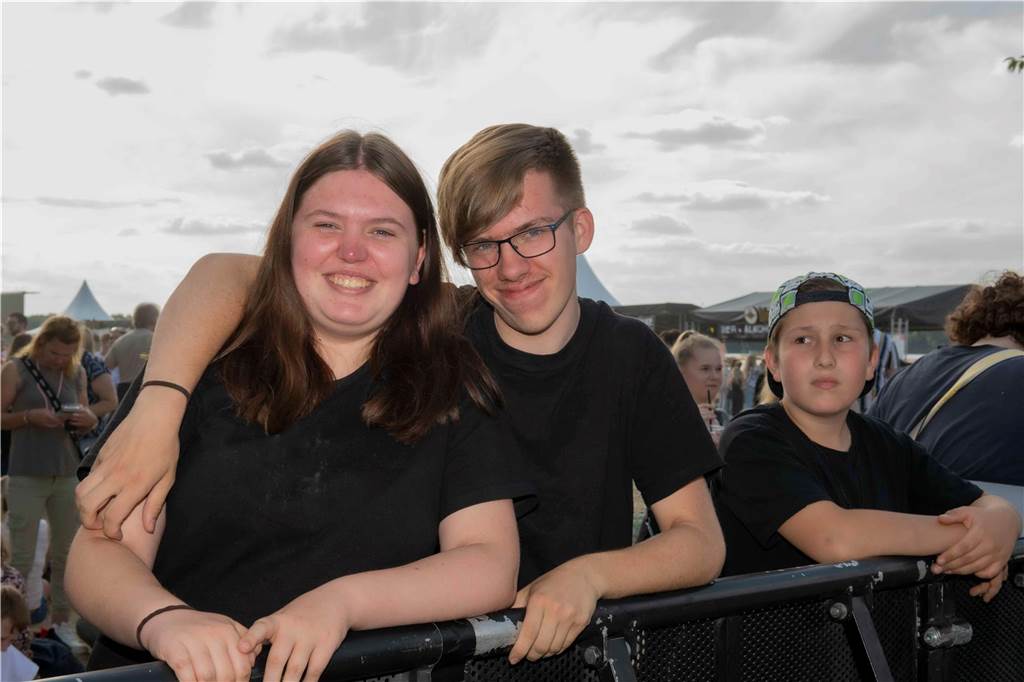 Am zweiten Abend des Sunset Beach Festivals in Haltern feierten tausende Fans Sänger Wincent Weiss. 