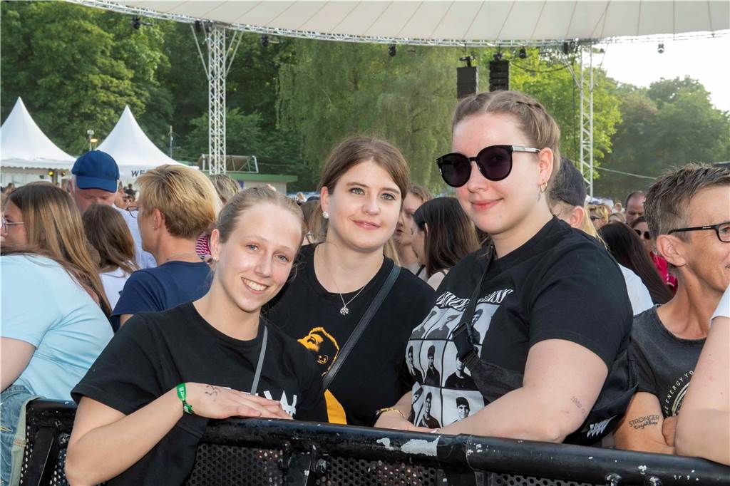 Am zweiten Abend des Sunset Beach Festivals in Haltern feierten tausende Fans Sänger Wincent Weiss. 