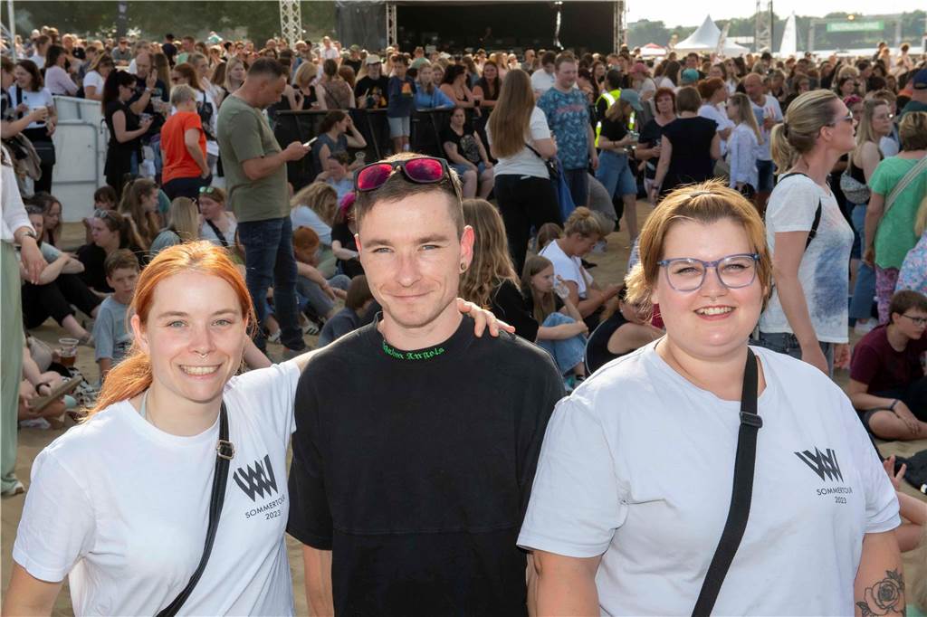 Am zweiten Abend des Sunset Beach Festivals in Haltern feierten tausende Fans Sänger Wincent Weiss. 