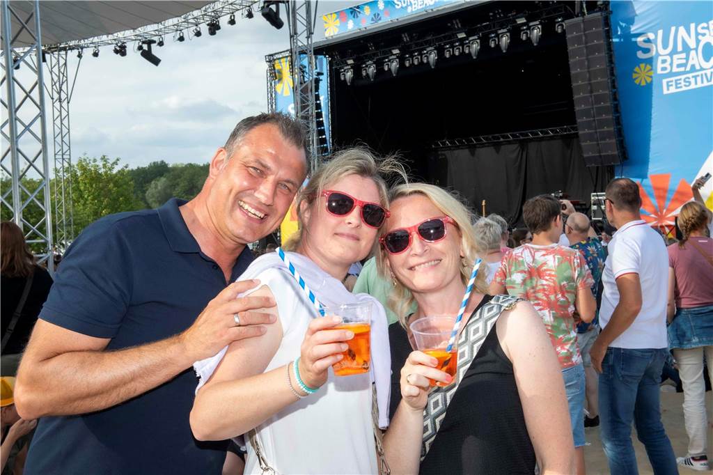 Am zweiten Abend des Sunset Beach Festivals in Haltern feierten tausende Fans Sänger Wincent Weiss. 