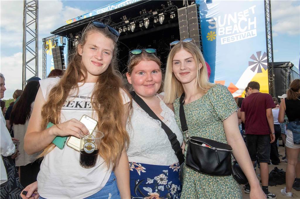 Am zweiten Abend des Sunset Beach Festivals in Haltern feierten tausende Fans Sänger Wincent Weiss. 