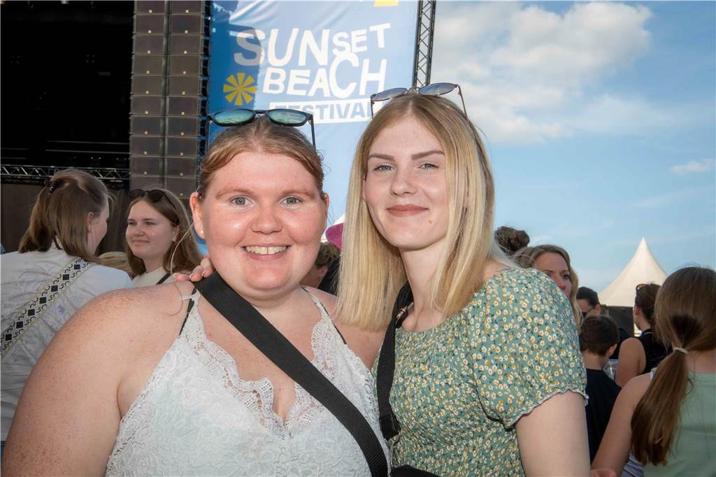 Am zweiten Abend des Sunset Beach Festivals in Haltern feierten tausende Fans Sänger Wincent Weiss. 