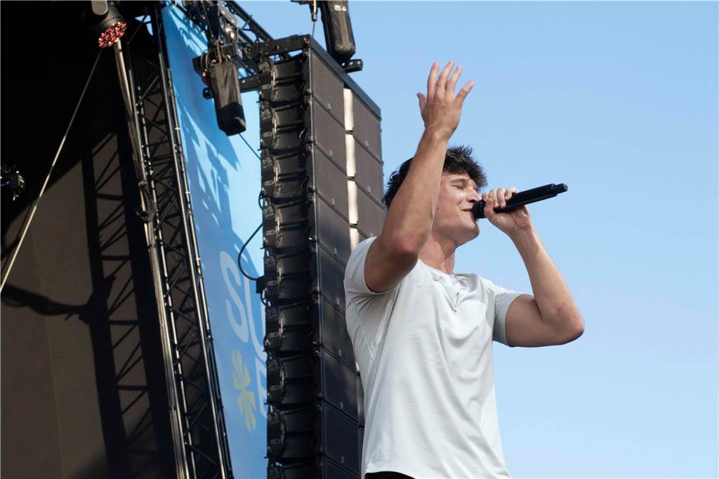 Am zweiten Abend des Sunset Beach Festivals in Haltern feierten tausende Fans Sänger Wincent Weiss. 