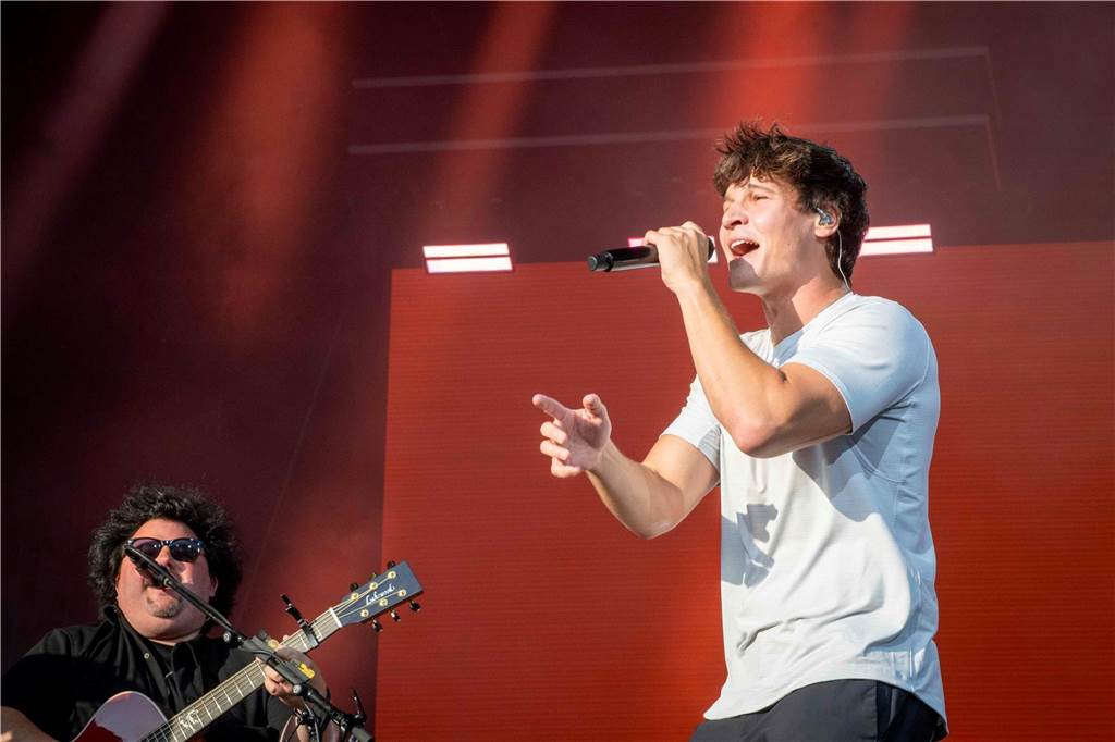 Am zweiten Abend des Sunset Beach Festivals in Haltern feierten tausende Fans Sänger Wincent Weiss. 