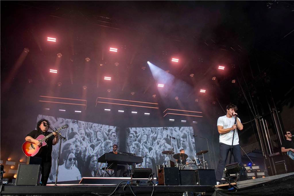 Am zweiten Abend des Sunset Beach Festivals in Haltern feierten tausende Fans Sänger Wincent Weiss. 