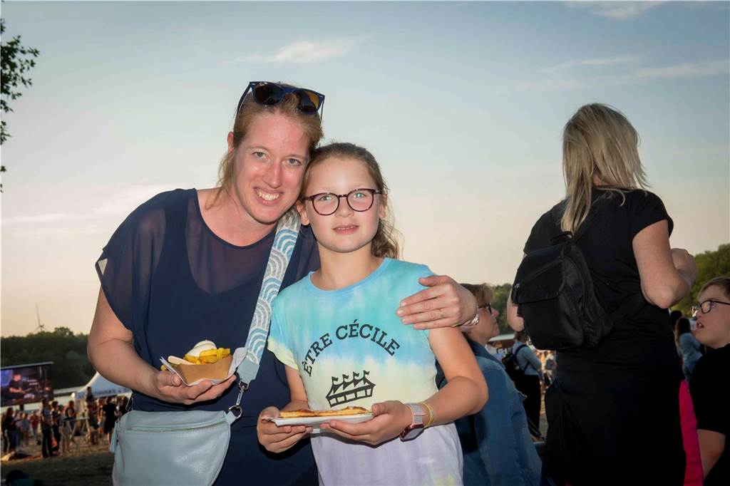 Am zweiten Abend des Sunset Beach Festivals in Haltern feierten tausende Fans Sänger Wincent Weiss. 
