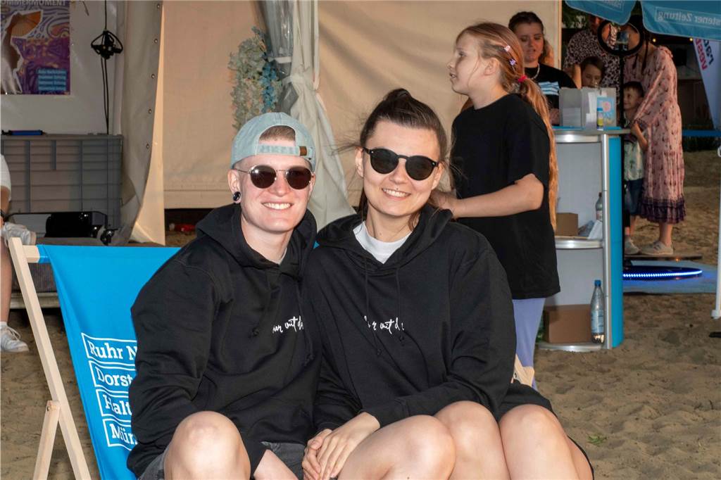 Am zweiten Abend des Sunset Beach Festivals in Haltern feierten tausende Fans Sänger Wincent Weiss. 