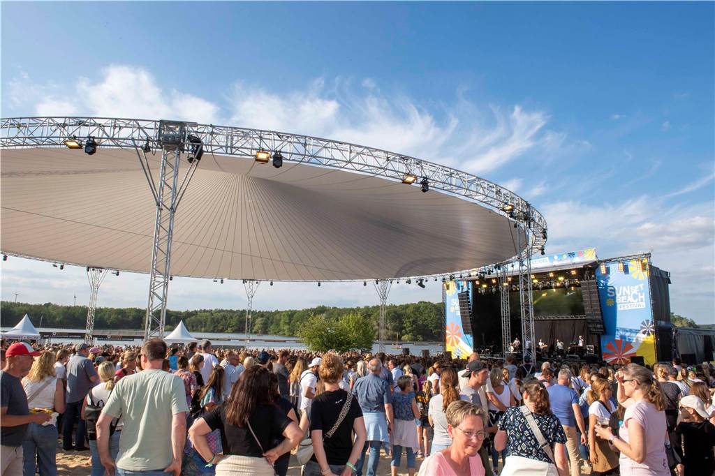 Konzertbesucher beim Sunset-Beach-Festival