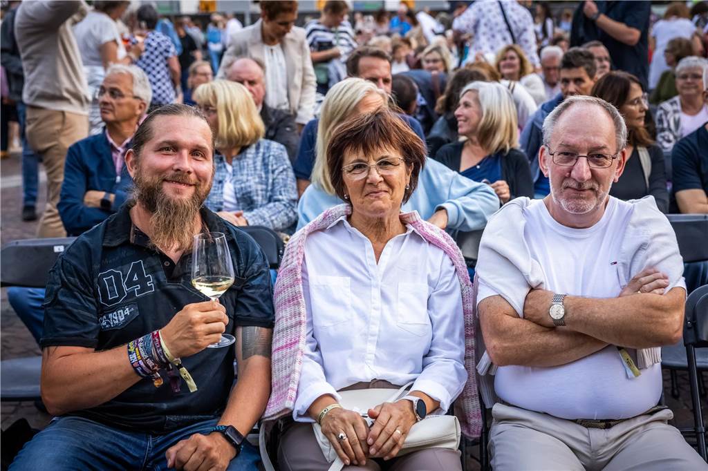 Am zweiten Tag der Cityring-Konzerte haben die Dortmunder Philharmoniker unter der Leitung von Christoph Huber die größten Hits von ABBA präsentiert. Mit dabei war die international erfolgreiche ABBA-Cover-Band Super Swede.