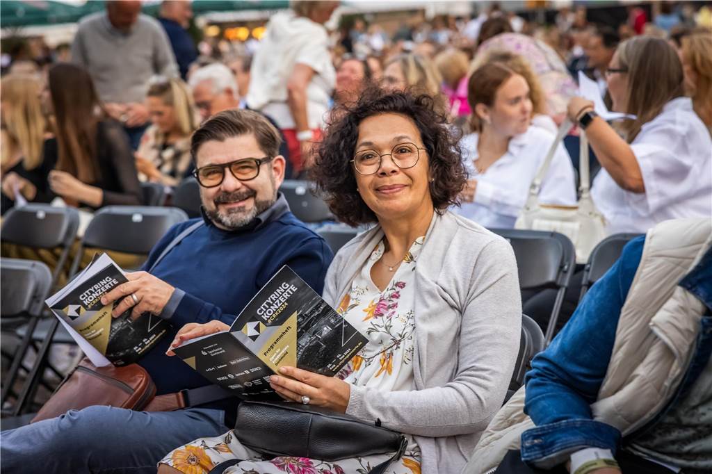 Am zweiten Tag der Cityring-Konzerte haben die Dortmunder Philharmoniker unter der Leitung von Christoph Huber die größten Hits von ABBA präsentiert. Mit dabei war die international erfolgreiche ABBA-Cover-Band Super Swede.