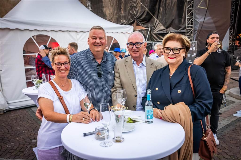 Am zweiten Tag der Cityring-Konzerte haben die Dortmunder Philharmoniker unter der Leitung von Christoph Huber die größten Hits von ABBA präsentiert. Mit dabei war die international erfolgreiche ABBA-Cover-Band Super Swede.