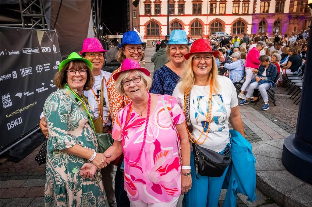 Am zweiten Tag der Cityring-Konzerte haben die Dortmunder Philharmoniker unter der Leitung von Christoph Huber die größten Hits von ABBA präsentiert. Mit dabei war die international erfolgreiche ABBA-Cover-Band Super Swede.
